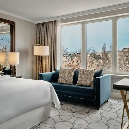 Sheraton Grand Hotel 5*