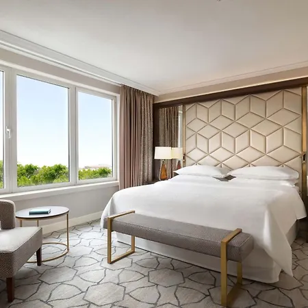 Sheraton Grand Hotel 5*